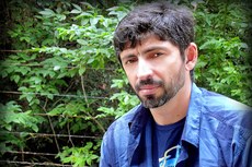 O escritor também é colaborador do jornal A União com coluna semanal aos domingos 