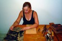 Dione Rabelo participa destas exposições já agendadas com a sua produção de xilogravuras, mas também trabalha com outras modalidades 