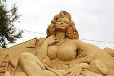 Os artistas naturais de Monte Horebe, interior paraibano, conhecidos pelas esculturas confeccionadas com areia da praia e água doce, fazem sucesso por onde passam