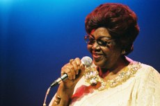 
Nascida Yvonne Lara da Costa, que ficou mais conhecida como Dona Ivone Lara era conhecida como ‘Rainha do Samba de Raiz’ e ‘Grande Dama do Samba’