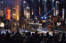 O novo material da banda estabelece relação entre a música e as artes plásticas de Francisco Brennand