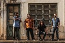 Leo Marinho, Daniel Jesi, Rui José e Pablo Ramires formam a banda Burro Morto, que traz um som psicodélico carregado de sintetizadores
