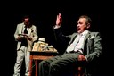 Os atores Flávio  Melo e Tarcísio Pereira interpretam os personagens envolvidos no episódio ocorrido em  julho de 1930