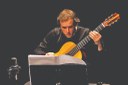 Entre os convidados estão o violonista francês Rémy Reber (foto um), o flautista brasileiro radicado nos EUA Danilo Mezzadri (foto dois) e a violoncelista norte-americana Elise Pittenger (foto três).