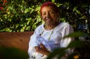 No auge dos  73 anos, Leci Brandão demonstra ter muita disposição para fazer o que mais gosta: alegrar as pessoas com sua música