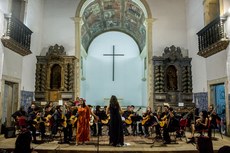 A orquestra contribui de forma direta para a formação de novos instrumentistas, com a realização de oficinas culturais gratuitas para a comunidade  