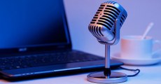 Cada vez mais comuns, os podcasts oferecem conteúdos que envolvem nichos específicos e que podem ser consultados a qualquer momento