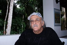 Escritor Cláudio Limeira adiantou que pretende lançar o próximo livro ainda este ano