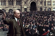 Um dos maiores acontecimentos históricos do século XX, o movimento afastou do poder os czares e instaurou o primeiro regime socialista/comunista do mundo