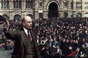 Um dos maiores acontecimentos históricos do século XX, o movimento afastou do poder os czares e instaurou o primeiro regime socialista/comunista do mundo