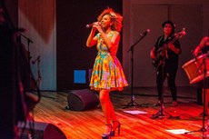 A cantora Sandra Belê promete levar ao público uma apresentação marcada pela magia da cultura popular do Nordeste