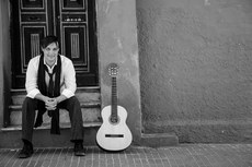 O argentino Sebastian Pitré vai executar composições dos seus três últimos discos, intitulados Flamenkinho, Luz de Guia e Herencias