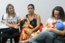 Diversas mães participaram da audiência pública em Patos