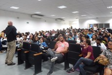 Professor Dimas Lucena debateu com os jovens sobre gênero, diversidade, educação e cidadania