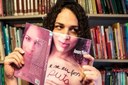A travesti Amara Moira, doutoranda em Crítica Literária pela Unicamp, é colunista do Mídia Ninja e escritora