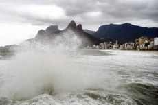 De acordo com o relatório que analisa as mudanças climáticas, o nível do mar pode chegar a subir até 40 centímetros até 2050
