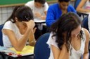Estudantes devem ficar ligados nos noticiários para saber o que está acontecendo no Brasil e no mundo
