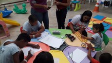 As crianças participaram de brincadeiras lúdicas e ganharam brinquedos, pipocas, algodão doce e muito carinho