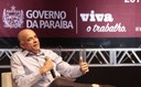 Escritor diz que informações são distorcidas e há uma fábrica de mentiras levadas à população