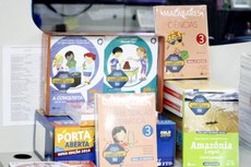 O Fundo Nacional de Desenvolvimento da Educação investiu, somente este ano, R$ 1,3 bilhão na distribuição de 157 milhões de exemplares para 32 milhões de alunos
