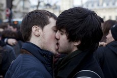 Notificação é feita a órgãos, instituições de ensino e estabelecimentos públicos para evitar discriminação e violência contra a comunidade LGBT