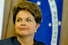 Os Estados Unidos, em 2013, espionavam governos e empresas estrangeiras. Os casos mais emblemáticos foram os da Alemanha e Brasil. A presidente eleita e derrubada Dilma Roussef (PT) foi umas das chefes de estado que vinham sendo espionadas. A Lava Jato abriu caminho para o golpe em favor dos corruptos edos interesses norte-americanos