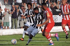 O Treze conseguiu antecipar sua classificação para as semifinais ao vencer o Auto Esporte por 2 a 0, no Estádio Presidente Vargas