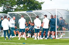 Jogadores brasileiros estarão mais uma vez em ação neste domingo,  fazendo seu último teste antes de estrear no dia 17 na Rússia