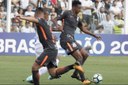 O Corinthians criou poucas chances de gol e acabou envolvido no melhor futebol apresentado pelo time santista que venceu por 2 a 0