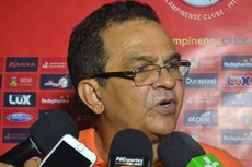 Treinador afirma que presidente do clube nunca tinha vendido um jogador