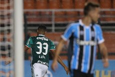 Na Arena do Grêmio, o time da casa levou a melhor e agora joga pelo empate contra um adversário que deve entrar em campo desfalcado