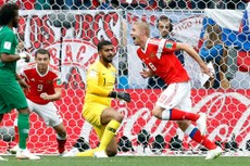 Gazinsky comemora o início da goleada russa sobre a Arábia Saudita na abertura oficial da Copa do Mundo