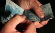 A manutenção do pagamento do Abono Natalino nas agências da CEF tem por objetivo oferecer mais conforto aos beneficiários do programa