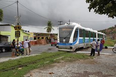 Pedestres e motoristas correm riscos diários na passagem de Várzea Nova, onde morreram, durante acidente que aconteceu no ano passado, cinco pessoas