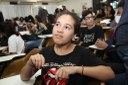 A aluna Rafaela Silva é egressa do projeto e hoje se tornou monitora; ela encontrou na pintura um refúgio