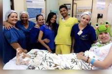 A jovem Rayanna Karla, que foi vítima de um acidente que aconteceu 15 dias antes de seu casamento, agradece o tratamento que recebeu da equipe de profissionais do Hospital de Trauma de João Pessoa