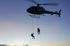 Sargentos Jean Oliveira e Jancleiton Silva concluíram o curso com sucesso e estão aptos para atuação em operações aéreas na Paraíba