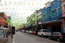 Avenidas do setor comercial da capital estão enfeitadas com as cores da seleção. Lojas expõem produtos para serem usados por torcedores