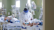 Neste período, 75% das regulações hospitalares e internações foram de pessoas com 60 anos ou mais, a maioria com vacinação incompleta
