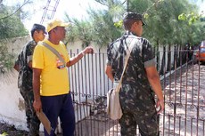 Só na manhã desta quinta, cerca de 40 imóveis receberam a visita da equipe