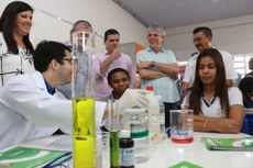 Ricardo Coutinho destacou a revitalização do laboratório da Escola Nicodemos Neves, que possui ampla estrutura  
