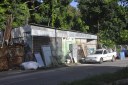 Sucatas instaladas em área de proteção ambiental garantem o sustento de várias famílias