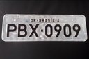 Placa do Porsche se soltou com impacto ao atropelar o agente do Detran