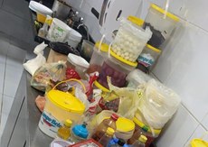 Produtos impróprios para consumo, sem identificação e vencidos foram apreendidos durante a fiscalização