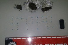 PM apreendeu 59 pedras de crack e três tabletes de maconha
