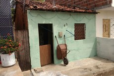 Denúncia apontou localização da casa onde suspeito estaria vendendo drogas