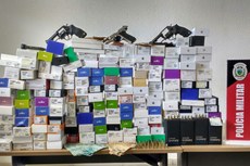 Suspeitos foram presos no momento em que se preparavam para levar mais de R$ 100 mil em aparelhos celulares