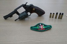 Dos 52 detidos, 15 foram por porte ilegal de arma