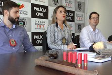 ainda foram apreendidas maconha, balança de precisão e uma espingarda calibre 12 e munições