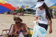 O projeto objetiva sensibilizar os usuários e comerciantes das praias paraibanas sobre os impactos que os resíduos sólidos provocam no ecossistema marinho